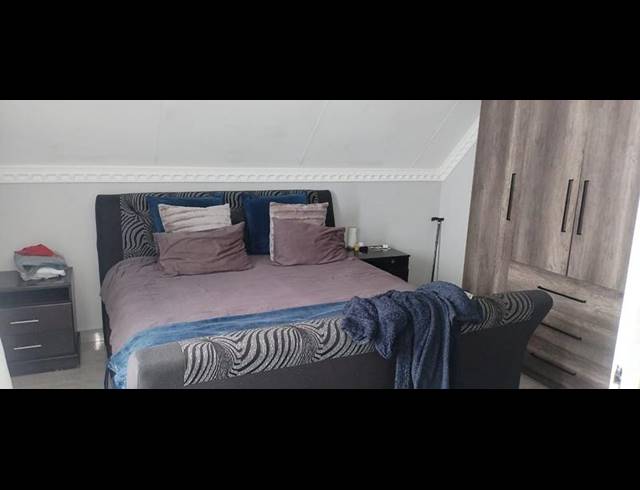 3 BEDROOM HOUSE FOR SALE IN HALFWAY HOUSE
